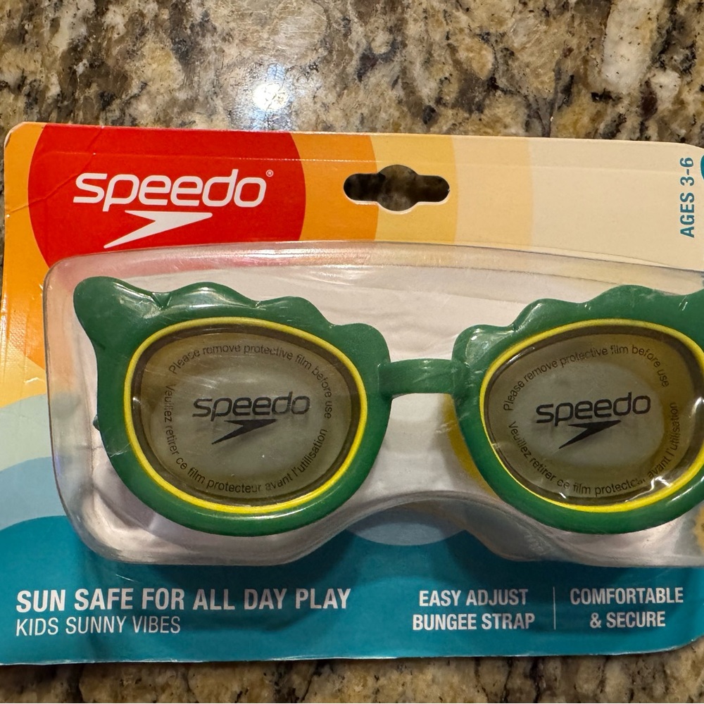 Speedo Kids Green Swim Goggles with Yellow Trim NEW
